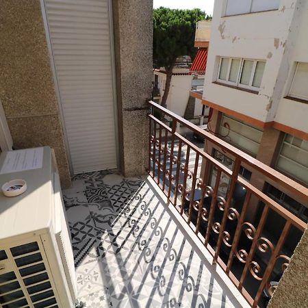 Frances Masia Roses Exterior photo