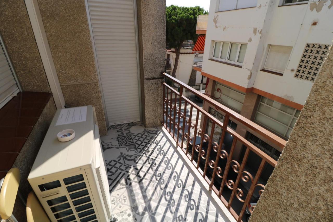 Frances Masia Roses Exterior photo